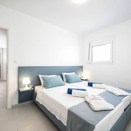 Xenos Rose Villa